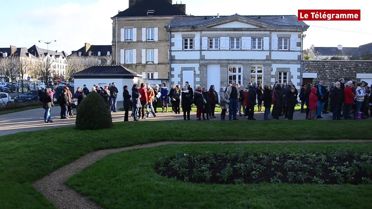 Pontivy. Charlie Hebdo : 500 personnes rendent hommage aux victimes