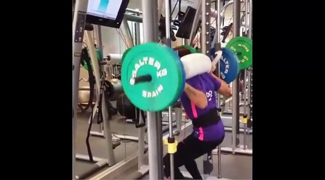 Claudio Bravo se estrena como levantador de pesas | FC Barcelona