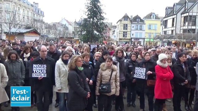 Minute de silence devant la mairie de Troyes