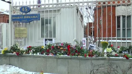 Paris'teki Saldırı Hayatını Kaybedenler Anılıyor