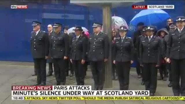 İngiliz Polisinden Terör Kurbanlarına Saygı Duruşu
