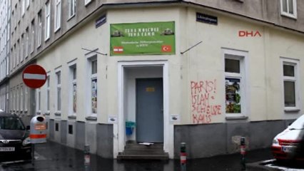 Viyana'da Cami Duvarına Irkçı Yazı