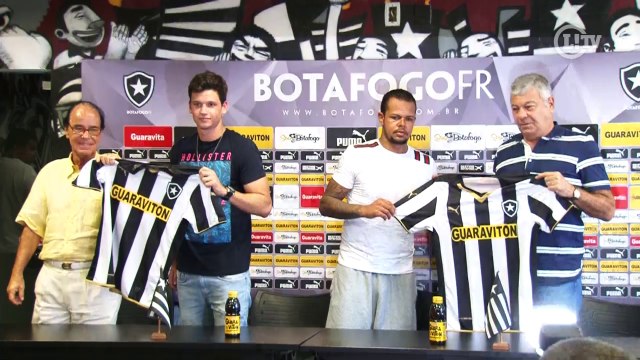 Botafogo apresenta artilheiro e zagueiro para 2015