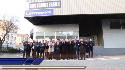 Une banderole "Nous sommes Charlie" offerte par un lecteur