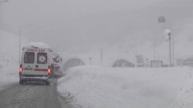 Yurtta Kış - Yolda Rahatsızlanan Kişiye Sağlık Ekipleri Müdahale Etti