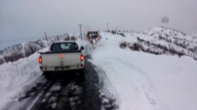 Karda Mahsur Kalan Tedaş ve Gsm Operatörü Ekipleri Kurtarıldı