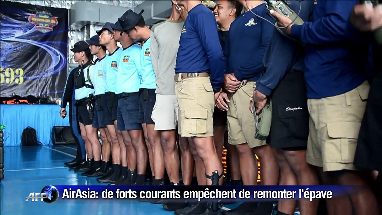 Indonésie: des plongeurs luttent pour atteindre l'épave