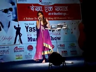 جب بھی چاہیں اِک نئی صورت بنا لیتے ہیں لوگ - قتیل شفائی - دیپیکا