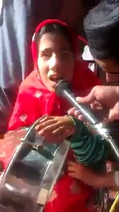 ایک نابینا لڑکی کی خوبصورت آواز میں نعت شریف سنیں ۔ انشااللہ بہت پسند آئے گی