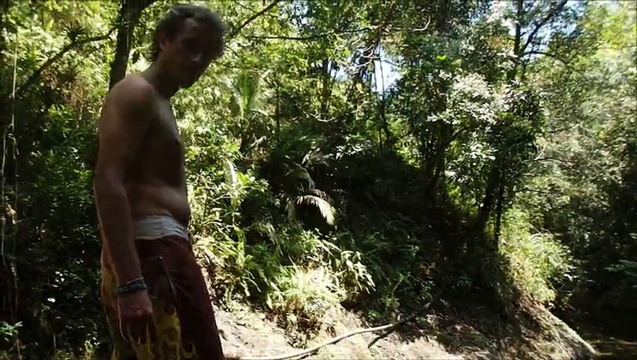 Cadou saute dans l'eau