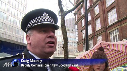 Global support pours in for Paris shooting victims