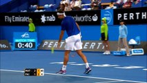 Paire regala spettacolo con un colpo alla Federer