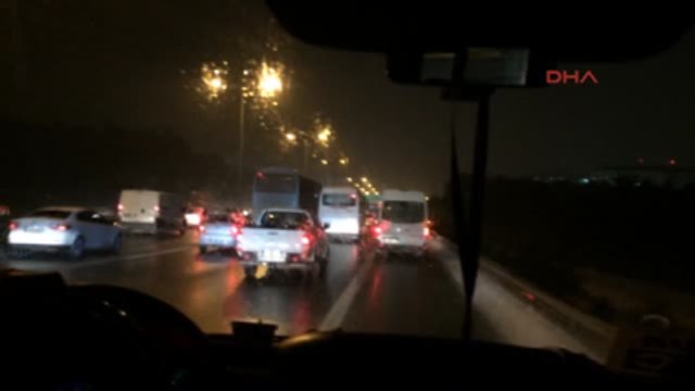 Anadolu Yakası'nda Kar Yağışı Etkili Oluyor