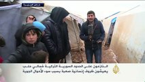 معاناة النازحين السوريين على الحدود السورية التركية