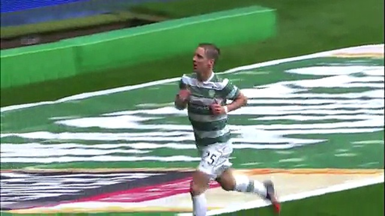 Terrible error lets Johansen in to score