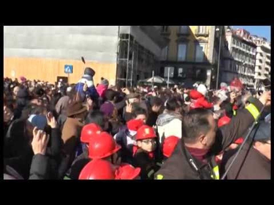 Napoli - La Befana dei Vigili del Fuoco in Piazza Plebiscito -1- (06.01.15)