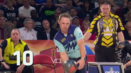 Ronnie Russell fait un perfect au bowling