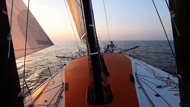 Outsiders Dongfeng continue Volvo Ocean Race charge