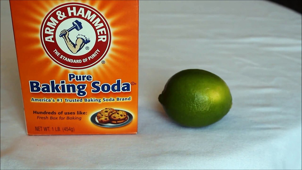 Make Your Dark Underarms Lighter Using Baking Soda