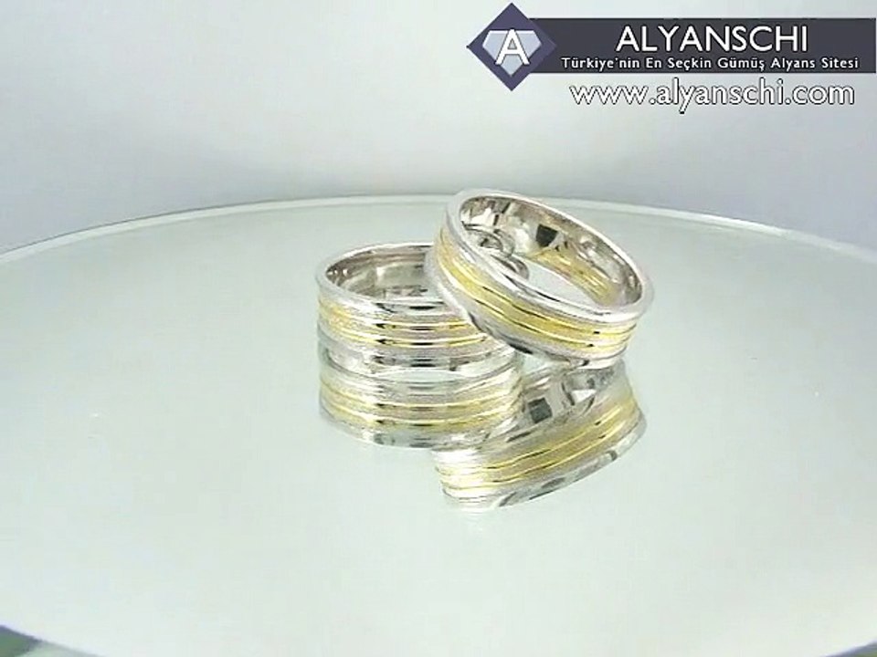 İki altın kaplama şeritli şık gümüş alyans