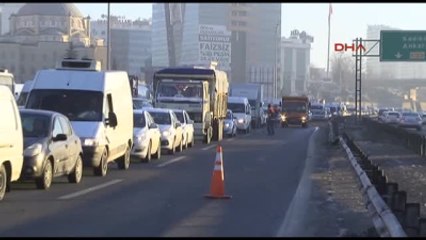 Tem'de Kamyon Yan Yattı