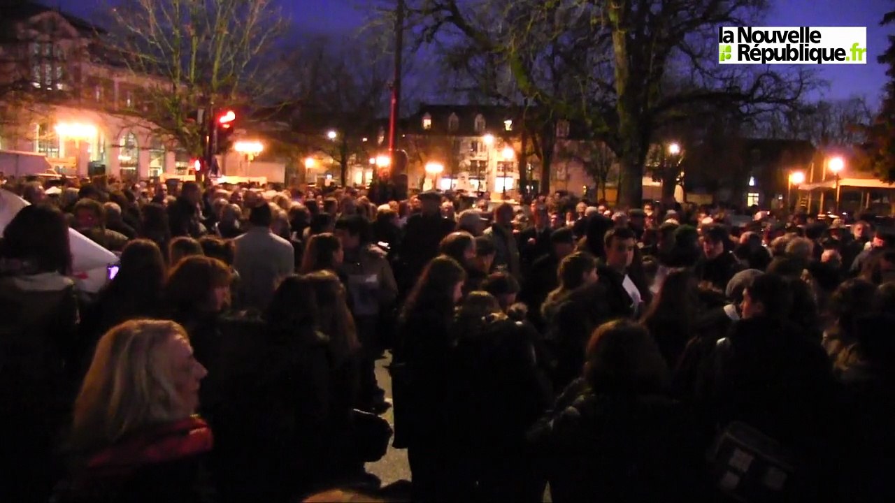 VIDEO. Blois : 4.000 Charlie et des dessins contre les balles