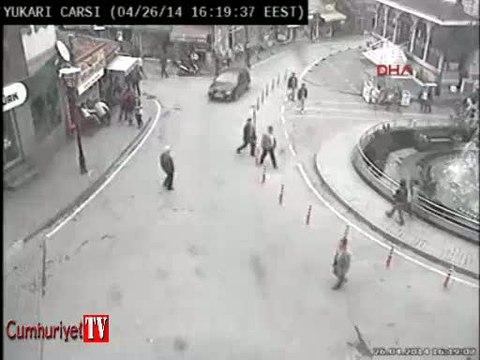 Karşıdan karşıya geçerken ölümden döndü