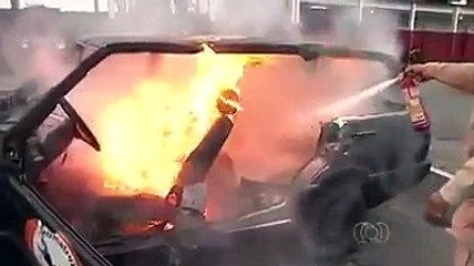 Vejam a "eficácia" da ineficácia do novo extintor!