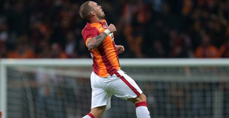 Sneijder, Galatasaray'da Kalıyor