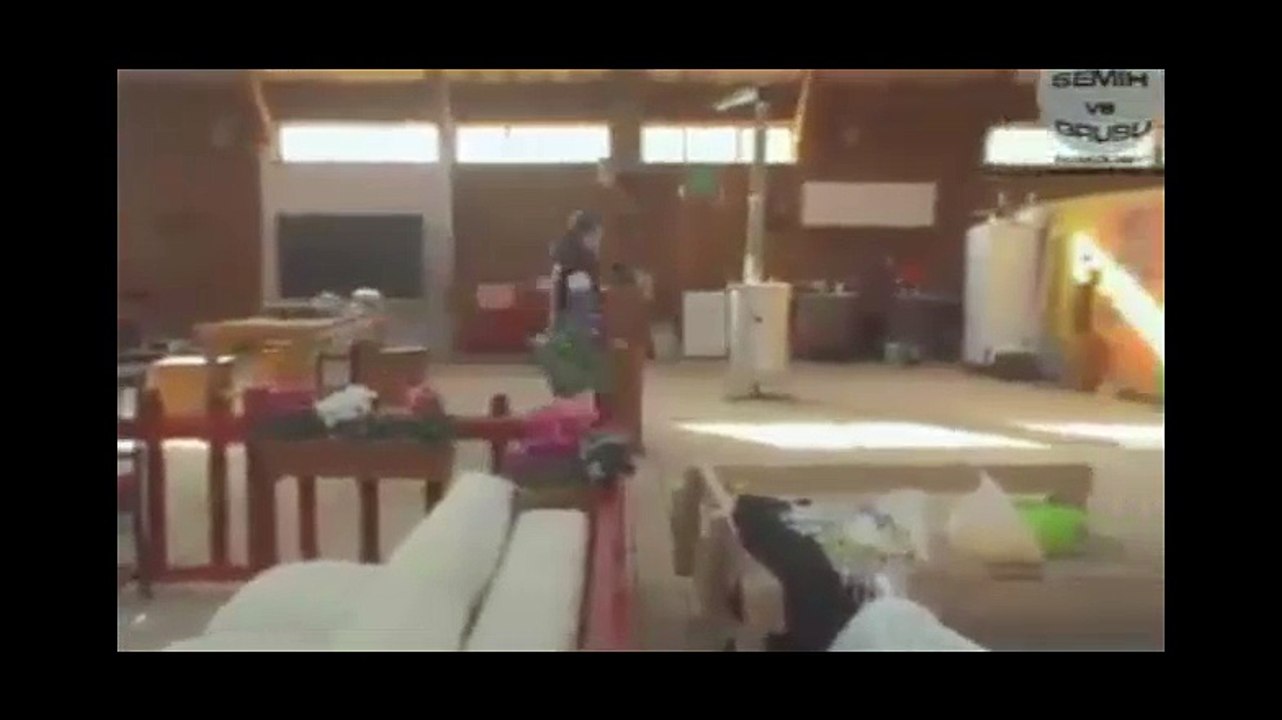 Özlem Kurretülayn'a Vurdu
