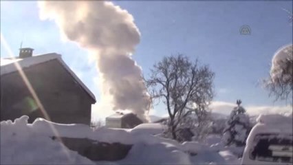 Pazaryeri'nde İki Katlı Ahşap Ev Yandı