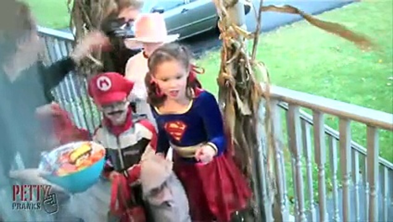 Funny Halloween Pranks (part 1)