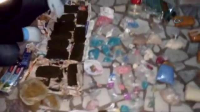 Öğrencilerin Gittiği Kafede Uyuşturucu Satan Zanlıya Polis Baskını