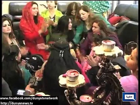 Dunya News - Nation celebrates Imran Khan's marriage