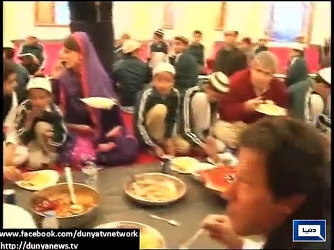 Dunya News - Imran Khan, Reham Khan having lunch with madrassa students - Video Dailymotion