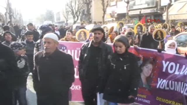 Siirt Paris'te Öldürülen PKK'lı 3 Kadın Anmasına Polis Müdahalesi