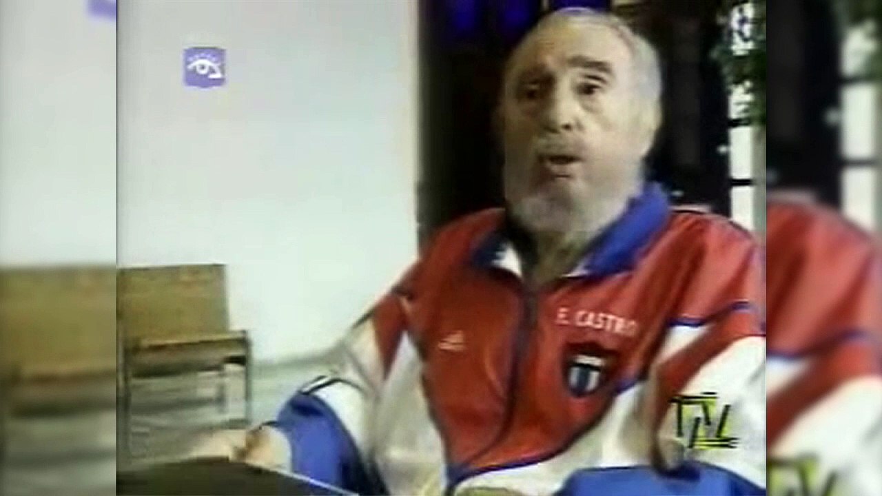 2006 : Fidel Castro apparaît affaibli, en survêtement