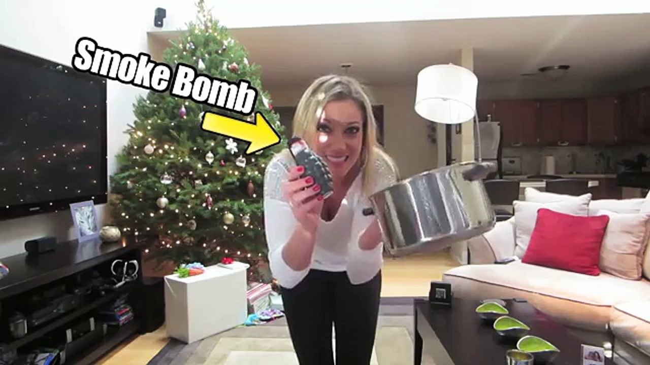 SMOKING CHRISTMAS TREE PRANK