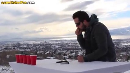 Ateş Ederken Bir Yandan da Ritm Tutan Adam