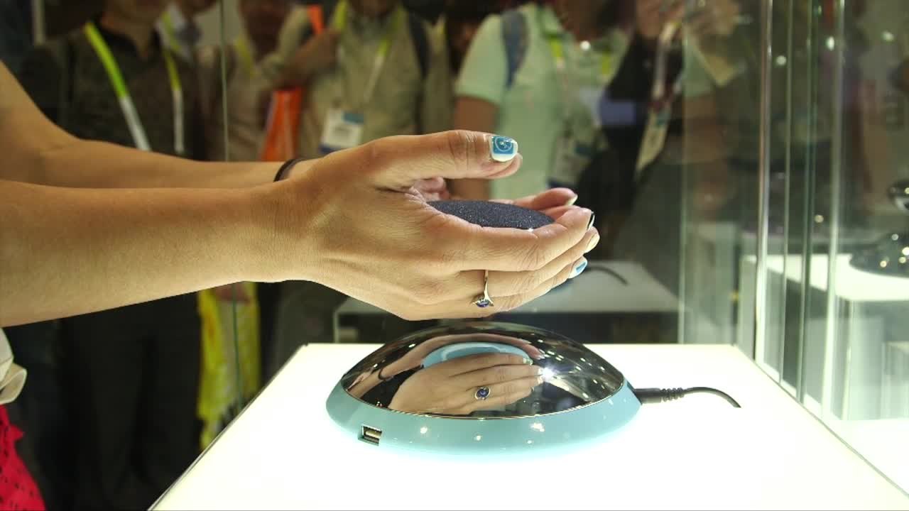 CES 2015: BLUETOOTH’S AIR2 SPEAKER PLAYS MUSIC WHILE LEVITATING
