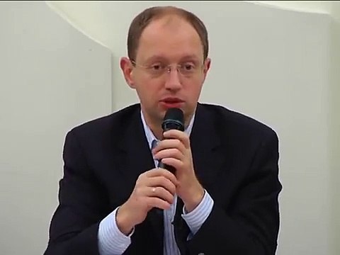 Яценюк- доллар США — это бумажки и финансовая пирамида