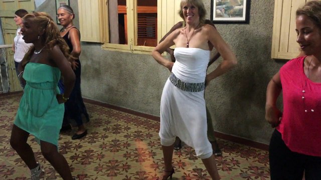 Stage de Salsa à Cuba décembre 2014/2015.Show de reggaeton filles