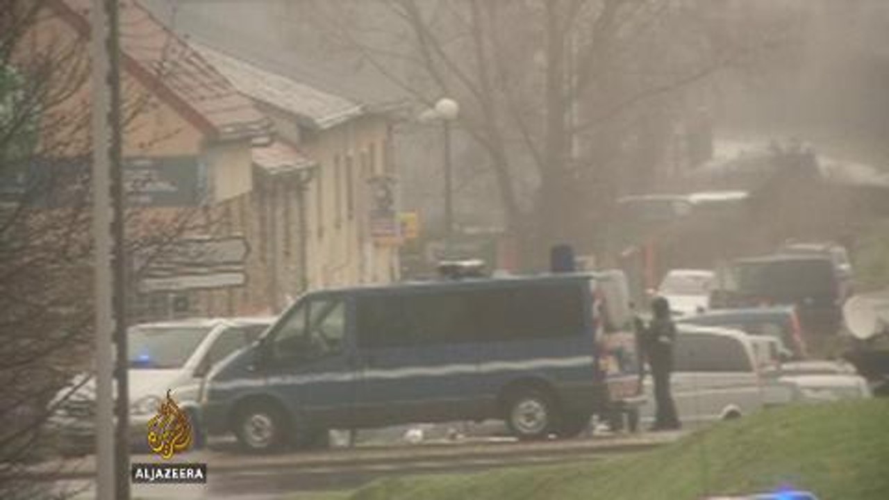 Hostages held at kosher store in east Paris