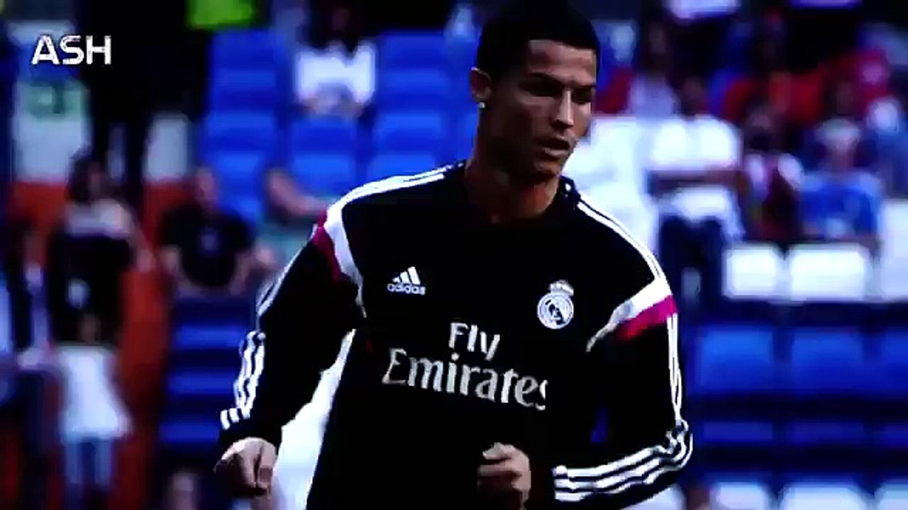 Cristiano Ronaldo vs Ronaldinho ● Freestyle ● Crazy Tricks