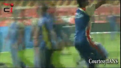 Daniel Vettori and Virat Kohli CHARGED UP against Mumbai Indians - MI vs RCBIn Cricket