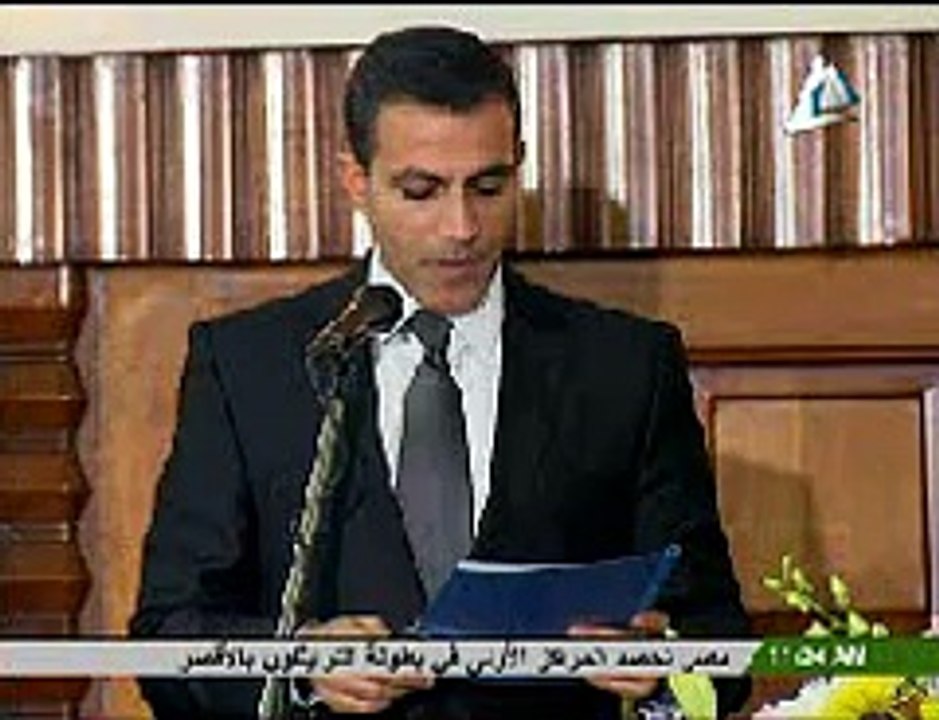 رئيس القضاء الأعلى يسلم السيسى "مصحف" هدية تذكارية