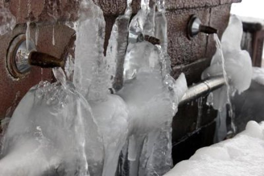 Kar Durdu Sibirya Soğukları Çıktı: Ardahan Göle - 35.7