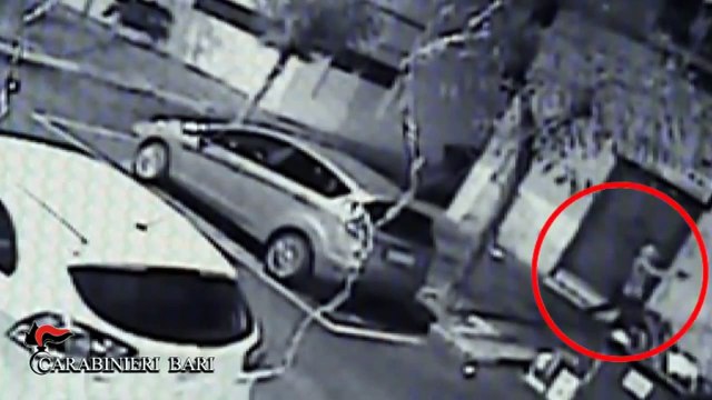 Modugno (BA) - Sparatoria in strada. 2 arresti dei cc (10.01.15)