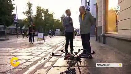 Un cycliste attaque un drone pendant une émission télévisée en direct