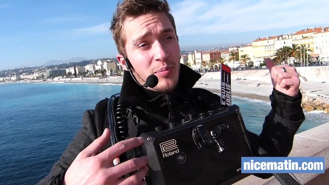 Il compose une chanson en hommage à Charlie Hebdo